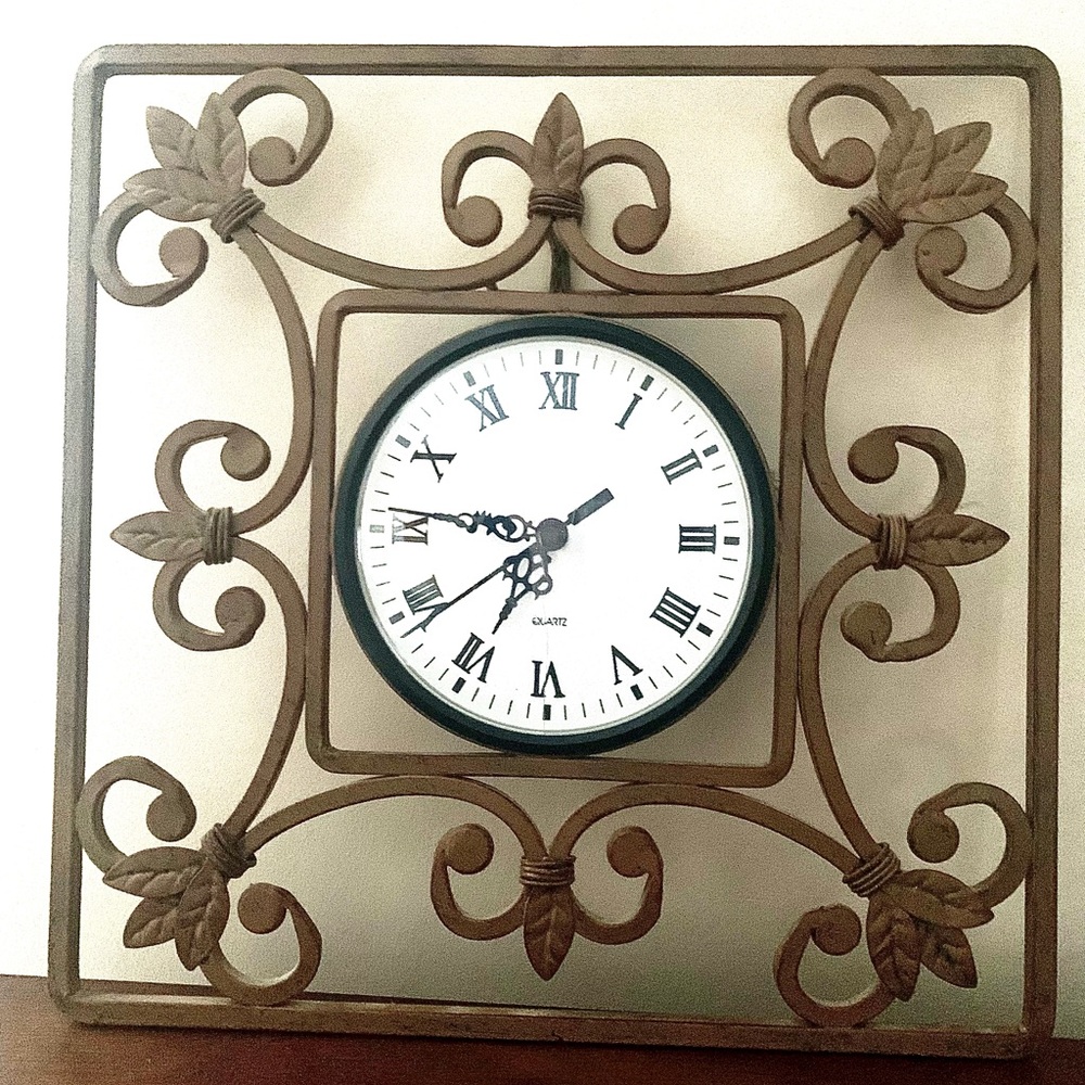 Elegant Brown Heavy Wall Clock fleur de lis
